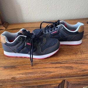Levi's ladies Navy Sneakers 🆕 ⭐️ NICE SHOES!

Great deal!!  Brand new!!